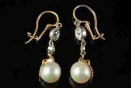 A pair of diamond and cultured pearl pen