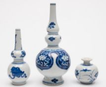 A Chinese blue and white rosewater sprin