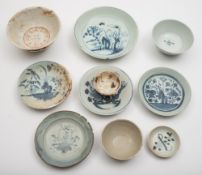 Tek Sing Cargo - ten Chinese porcelain plates and shallow dishes: each of circular form and painted