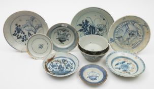 Tek Sing Cargo - ten Chinese porcelain plates and shallow dishes: each of circular form and painted