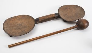 A Zulu tribal wood eating dish: with two oval flat bowls linked by a handled stretcher,68cm.