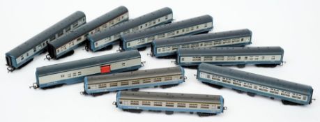 Nine various carriages in Intercity livery and one Royal Mail coach:.