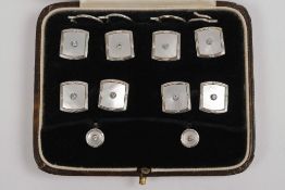 A set of gold,