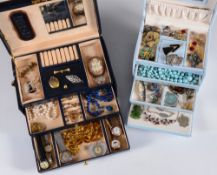 A collection of gold jewellery,