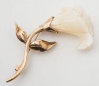 A 9ct gold and mother-of-pearl 'lily' brooch:, approximately 60mm long.