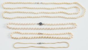 A cultured pearl single string necklace: with circular, diamond-set clasp,