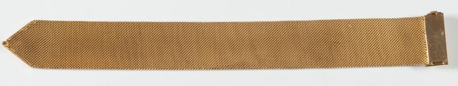 An 18ct gold, buckle design, mesh bracelet:, approximately 80gms gross weight.