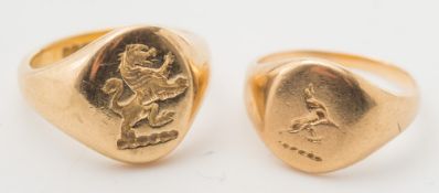 An 18ct gold signet ring depicting 'rampant lion' and dated '17.1.