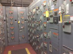 SQUARE D MODEL 6 600V AC MAX, 9 SECTIONS W/SWITCH GEAR & MOTOR CONTROLS. 1-SIZE 3 STARTER, 8- SIZE 4