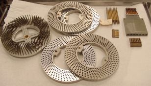 Tooling Set for semi-auto capsule filler with the following:
- 2 Capsule Ring Sets
- 1 Peg Ring
-