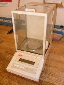 Digital Balance, uses both span and Linearity Calibration. Ohaus ANALYTICAL
Plus Series balances