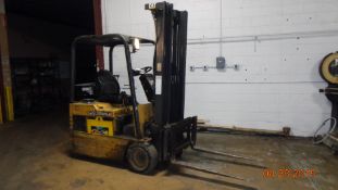 Electric Forklift Caterpillar Battery Operated w. side shift -