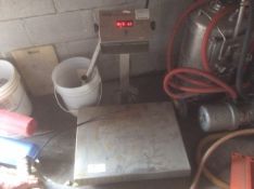 Doran model 7000 S/S Digital Scale 150 lb x .05, 68kg x 20g, 2400 oz. x 1 oz 18