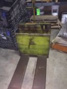 CLARK Electric Pallet Jack, 4000lb capacity - No Tag - NO Battery -- (LOCATED IN IOWA, FOB