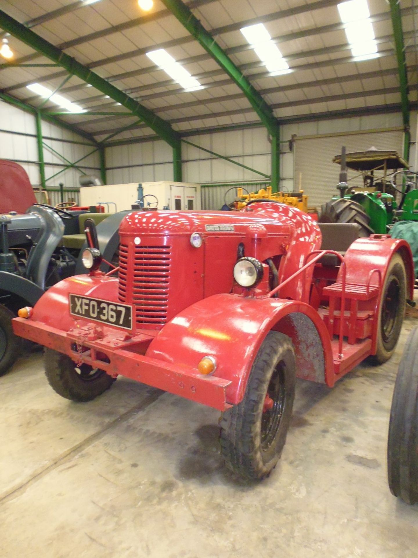 1954 DAVID BROWN Taskmaster 30IC 4cylinder petrol TRACTOR Reg No: XFO 367 Serial No: VIG/1A/AMZ/ - Image 2 of 4