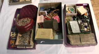 Quantity of costume jewellery