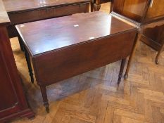 Early 19th century mahogany Pembroke tab