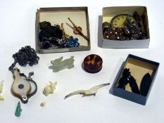 Quantity of jewellery to include Victori