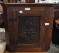 Oak wall-hanging corner cabinet having s