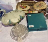 Continental porcelain bowl of shaped ova