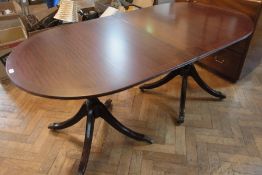 Reproduction mahogany-effect double-pede