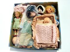 Quantity of mid 20th century small plast