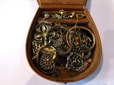 Quantity of costume jewellery
