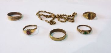 A quantity of gold-coloured metal chain