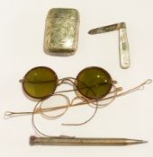 Mother-of-pearl and silver small penknif