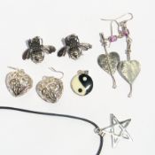 Pair silver bee-pattern earrings and qua