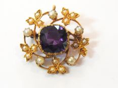 Gold, amethyst and pearl brooch set cush