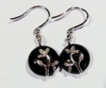 9K white gold, onyx and diamond drop ear