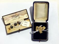 Pair 9ct gold chain pattern cufflinks,