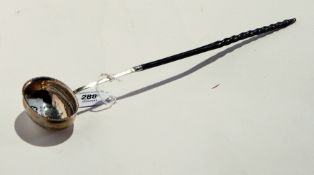 George III horn-handled and silver-coloured metal toddy ladle