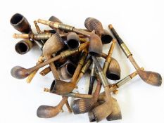 Quantity various clay and other decorative pipes