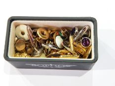 Pair gold-coloured metal and malachite snake-design studs, gold-coloured metal agate set cufflink,