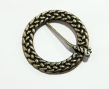 Alexander Ritchie silver kilt pin, knot design, marked to the back 
