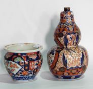 Imari porcelain covered vase,
