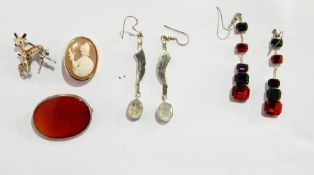 Silver and cornelian oval brooch, pair moonstone pendant earrings,