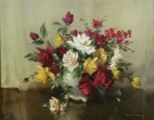 Vernon Ward (1905-1985)
Oil on canvas
Flowerpiece, roses in a vase, signed and dated '46, 49cm x