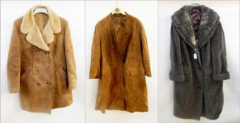 Camel-coloured sheepskin jacket, an Elegance Sportive style,