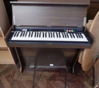 A Yamaha electronic keyboard, width 93cm,