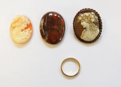 Victorian gold-coloured metal wedding ring, cameo brooch,
