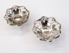 Pair of Edwardian silver bonbon dishes of open foliate design, Birmingham 1906, 4oz approx.