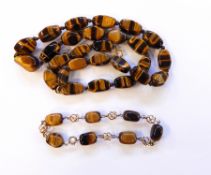 Tiger's eye and gold-coloured metal bracelet,