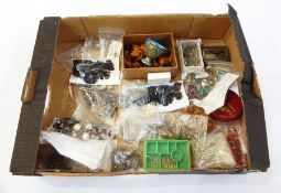 Quantity amber repair pieces, watch chain pieces,