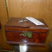 A Georgian mahogany tea caddy (a/f)