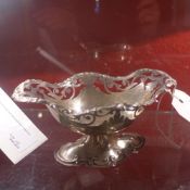 A George III hallmarked silver sweetbread basket with pierced decoration