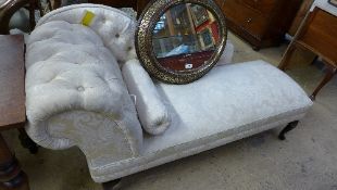 A chaise longue upholstered in ivory flo