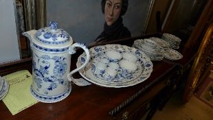 An extensive Meissen onion pattern part